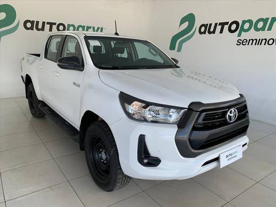 TOYOTA HILUX 2.8 D-4D TURBO DIESEL CD SR 4X4 AUTOMÁTICO